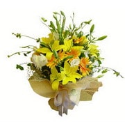 Ankara Eryaman çiçek firmamızdan 3 dal kazablanka buketi ve kır çiçekleri
