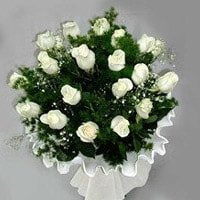 Ankara Eryaman çiçekçi dükanı en çok satılan ürünümüz beyaz güllerden buket çiçeği
