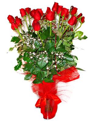 Ankara Eryaman çiçekçi den 12 adet kırmızı gül demeti Ankara Çankaya Çiçekçi firma ürünümüz