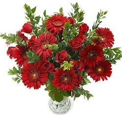 Ankara Eryaman Bağlum Çiçekçi firma ürünümüz Camda güller ve gerberalar Ankara çiçek gönder firması şahane ürünümüz