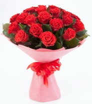 Ankara Eryaman çiçekçi den 12 adet kırmızı gül buketi Ankara çiçek siparişi sitesi