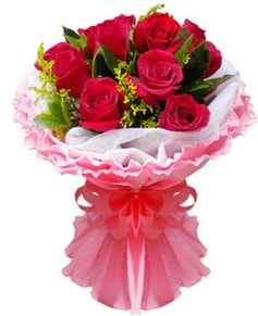 Ankara Eryaman çiçekçi den 13 adet kırmızı gül buketi Ankara çiçek gönderme sitemiz güvenlidir
